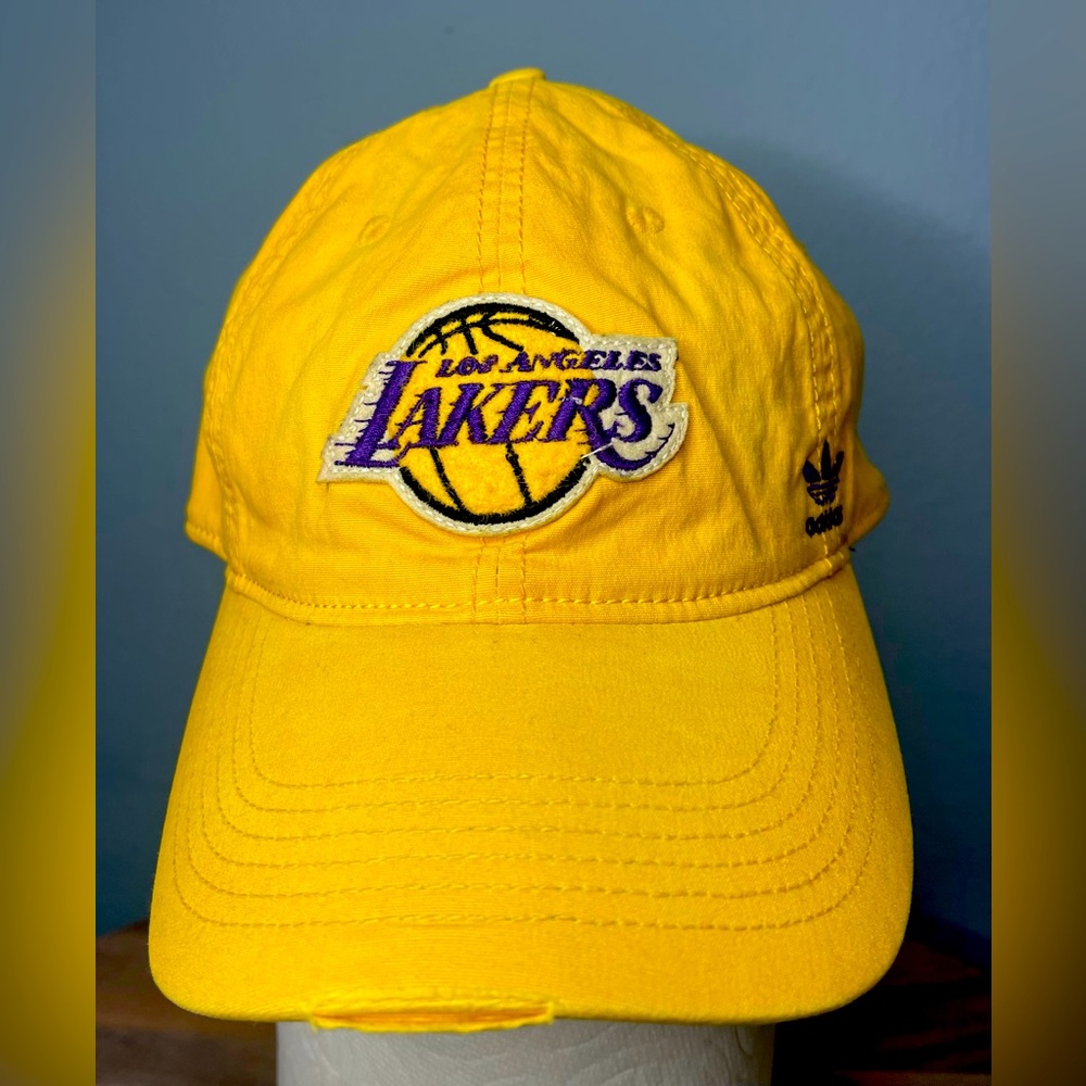 Men's Los Angeles Lakers Gold Primary Logo Clean Up Adjustable Hat. S/M